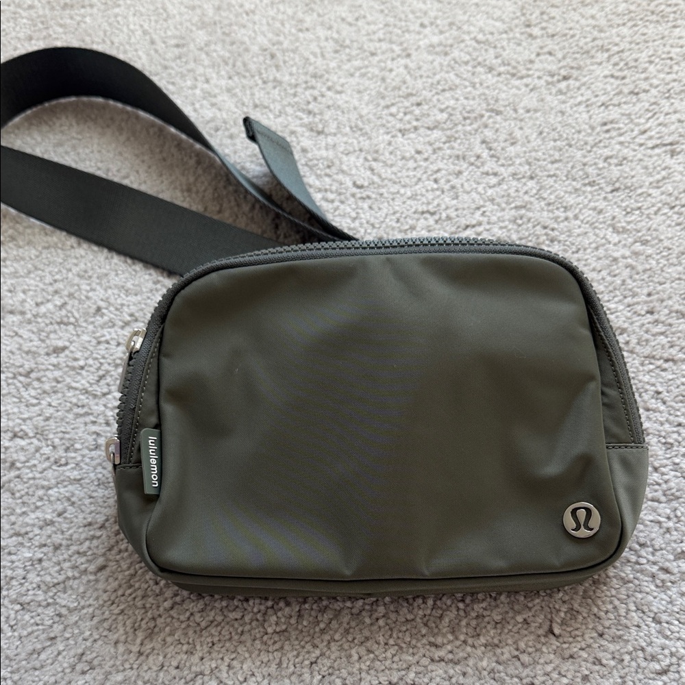 lululemon athletica Olive Crossbody Bag